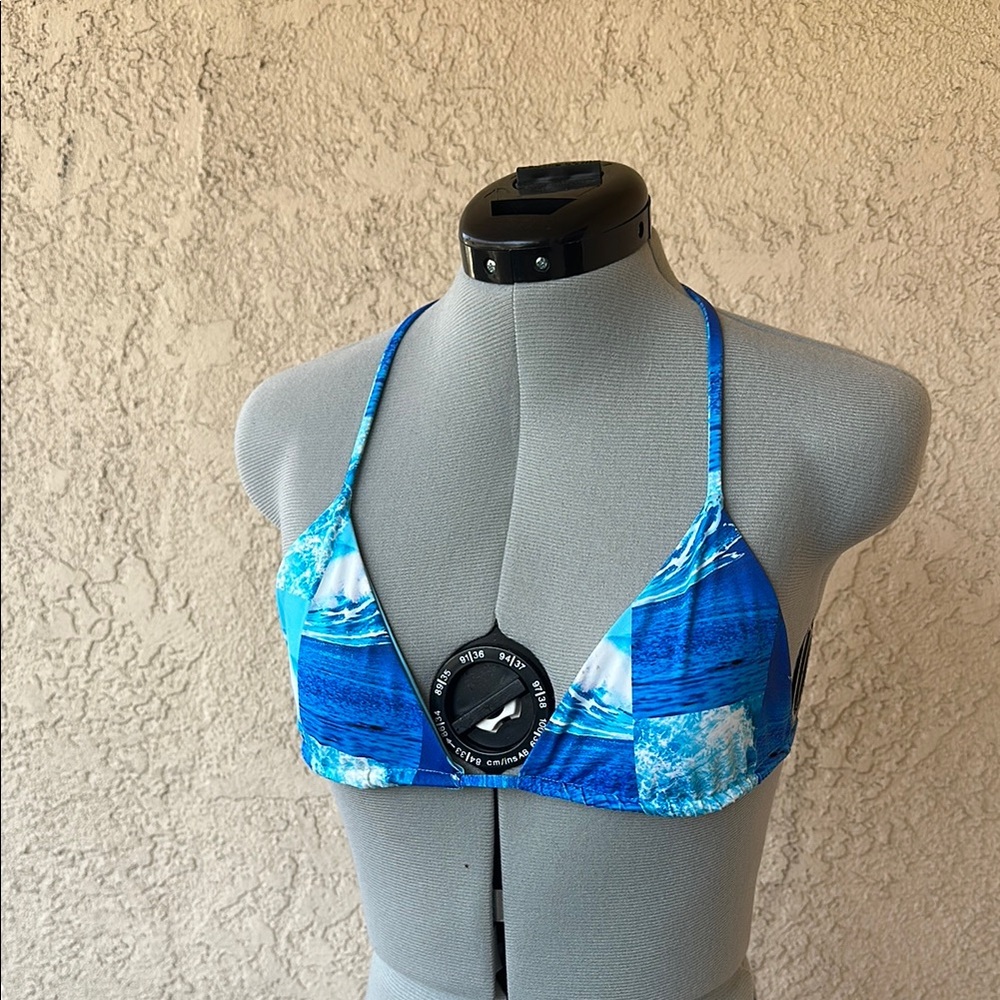 Frankie’s Bikinis blue wave triangle bikini top NWOT